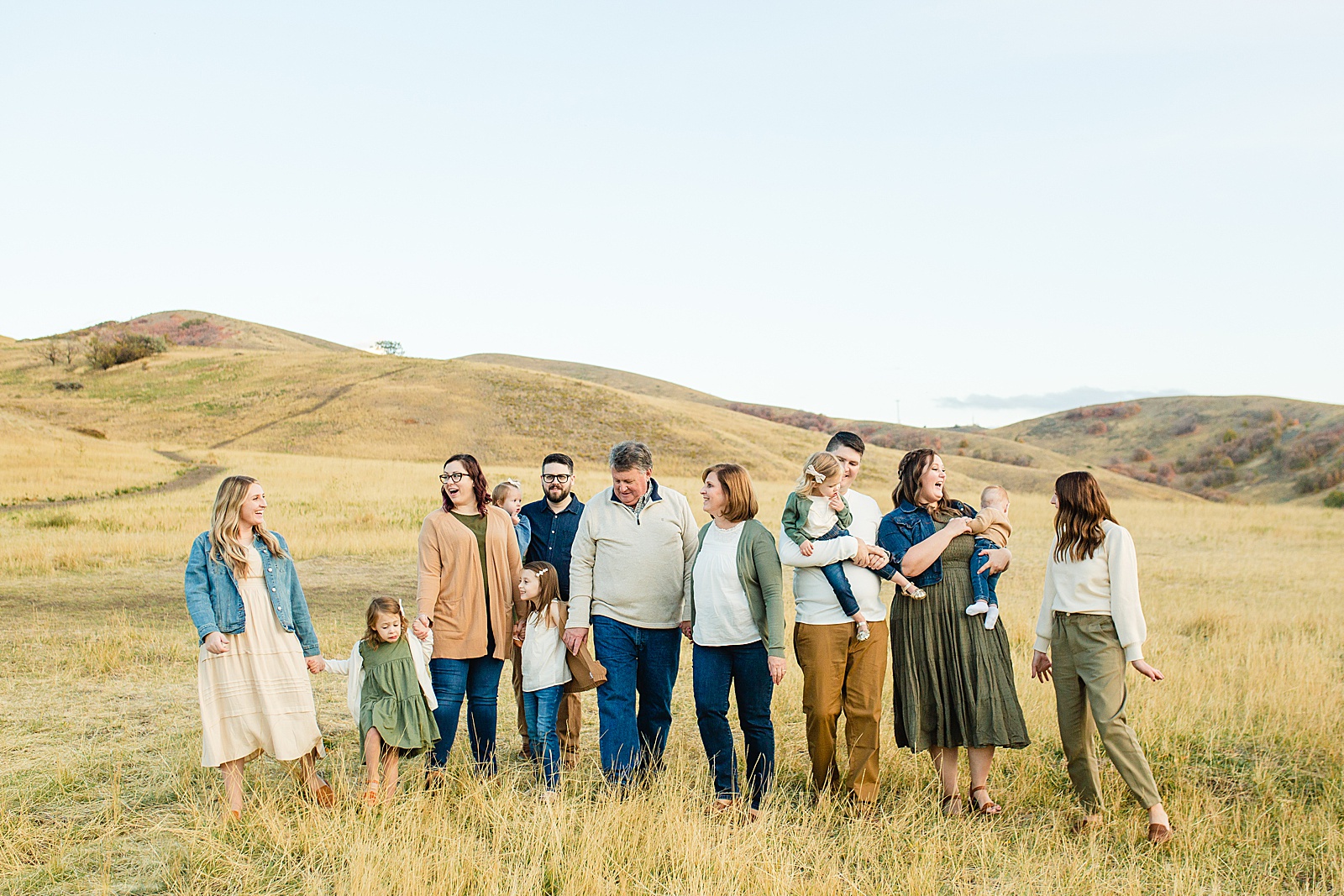 Extended Family Pictures at Tunnel Springs Park | Fall Family Pictures